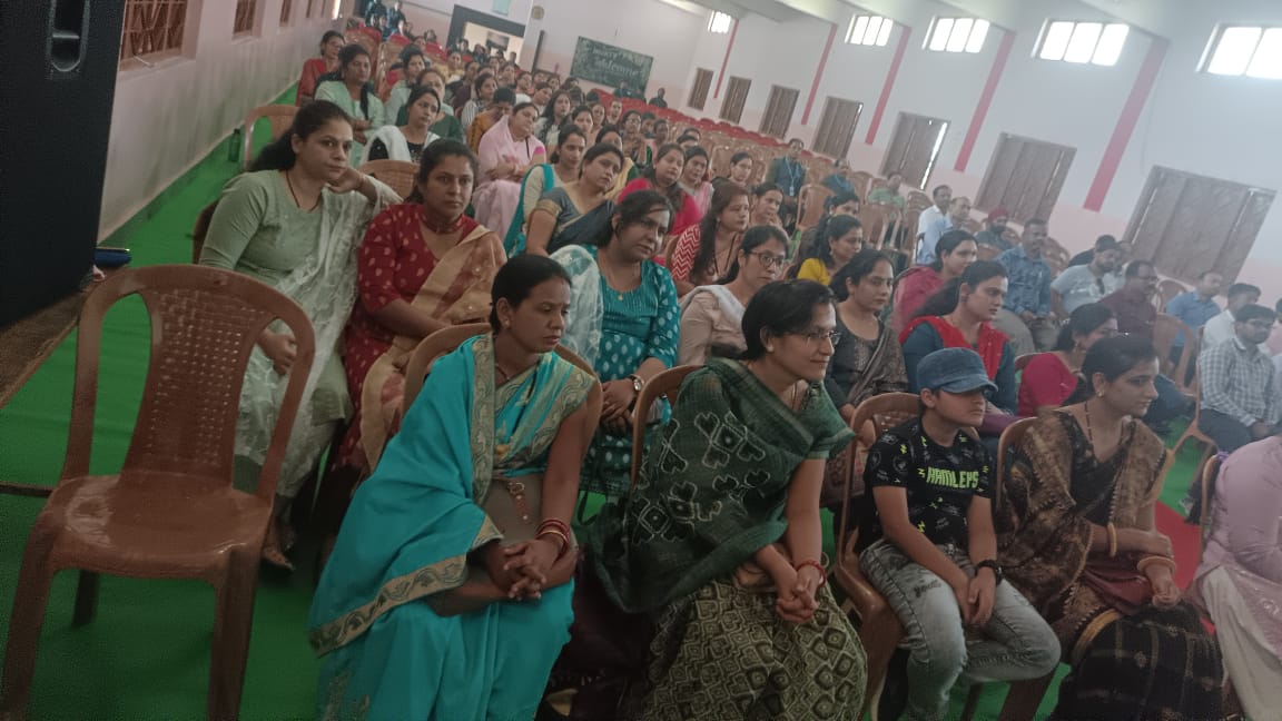 Parents and children at the Smart Parent Smart Child programme
